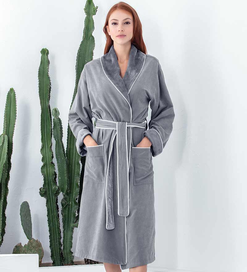 1037 Women's Plush Microfiber Spa Robe