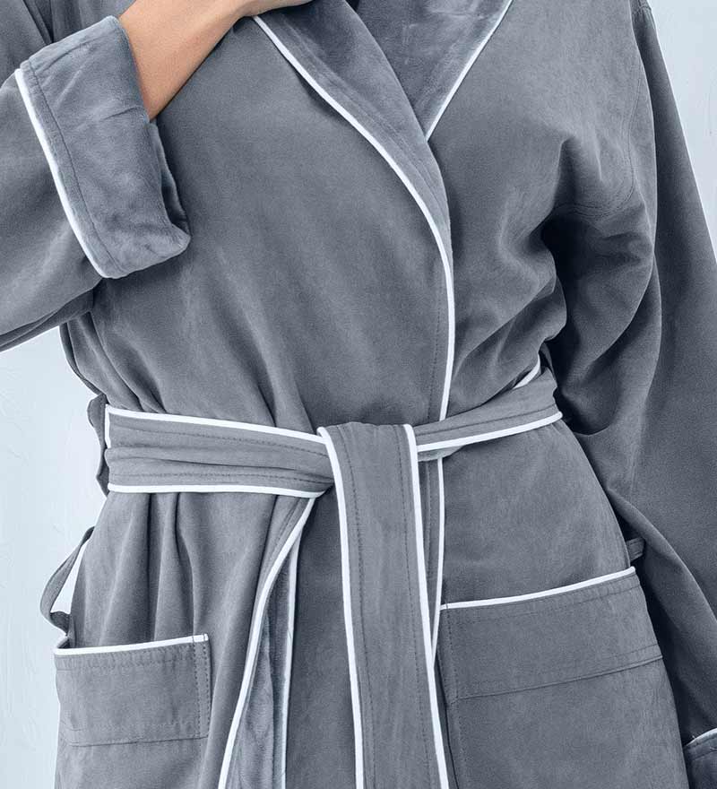 1037 Women's Plush Microfiber Spa Robe