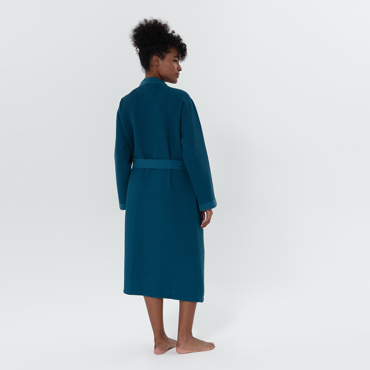 1039 Women’s Lightweight Kimono Waffle Spa Robe