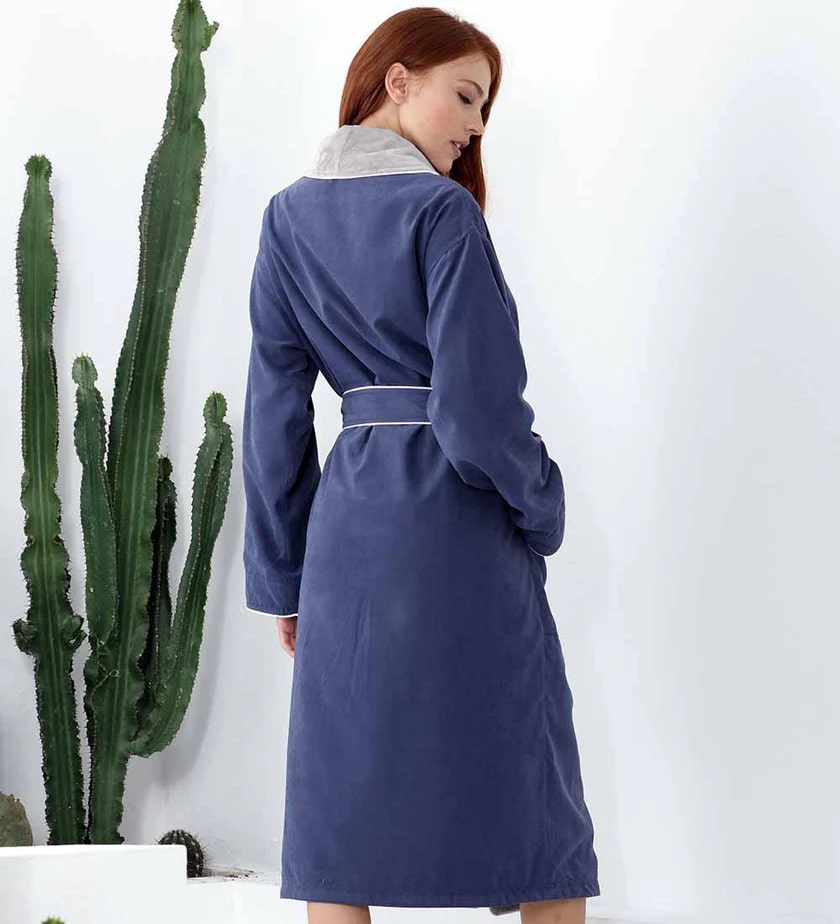 1037 Women's Plush Microfiber Spa Robe