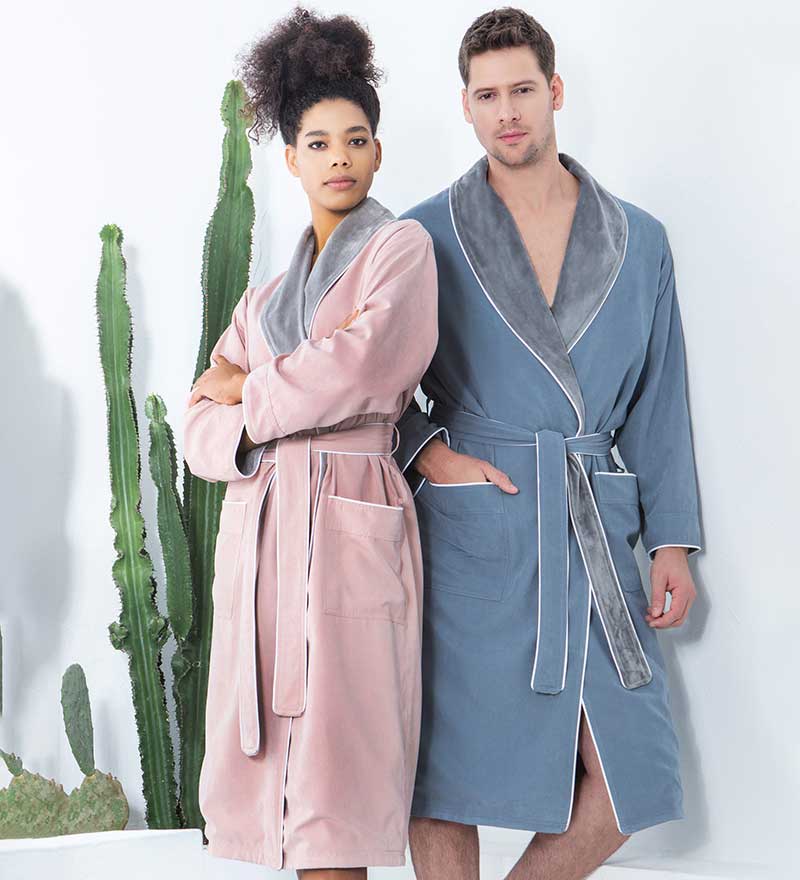 1037 Women's Plush Microfiber Spa Robe