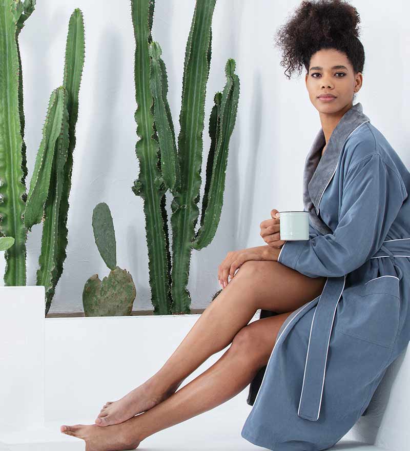 1037 Women's Plush Microfiber Spa Robe