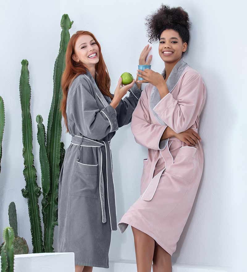1037 Women's Plush Microfiber Spa Robe